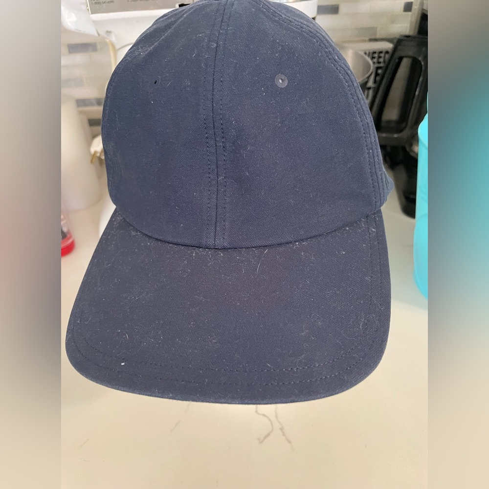 Lululemon Athletica Navy
Blue Adjustable Strap back Classic Cap Hat w Logo